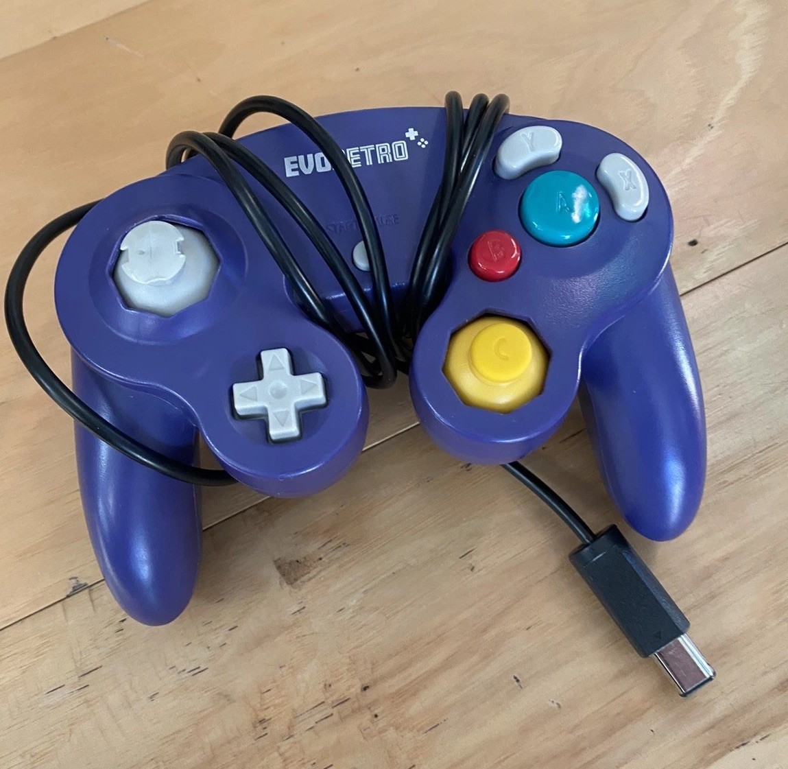 Lot of 4 Assorted Third Party GameCube Controllers 2 work! Also 4 to 1 Adapter