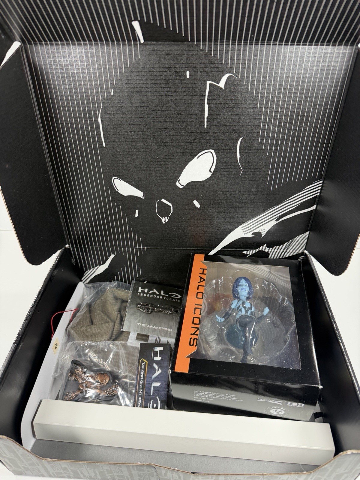 Halo Legendary Loot Crate THE AWAKENING Icon Cortana 90% Complete *No Shirt*
