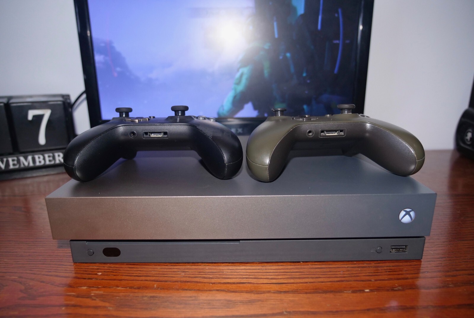 Microsoft Xbox One X / 500GB SSD / Gold Rush Special Edition Battlefield V
