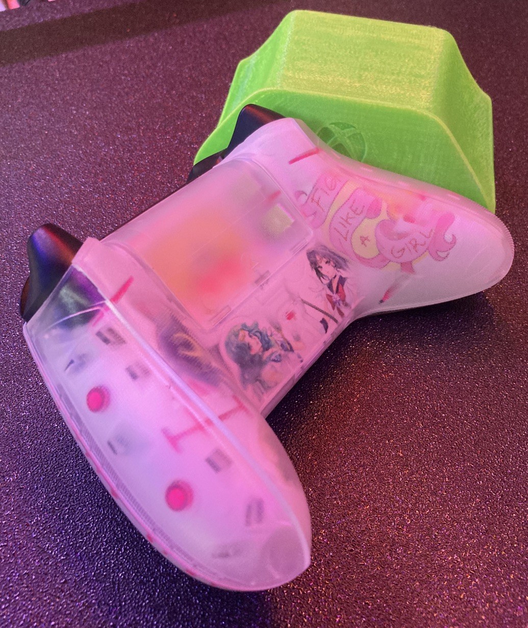 Sailor Moon Themed – Xbox One/X/S/PC Controller (glow in the dark base)