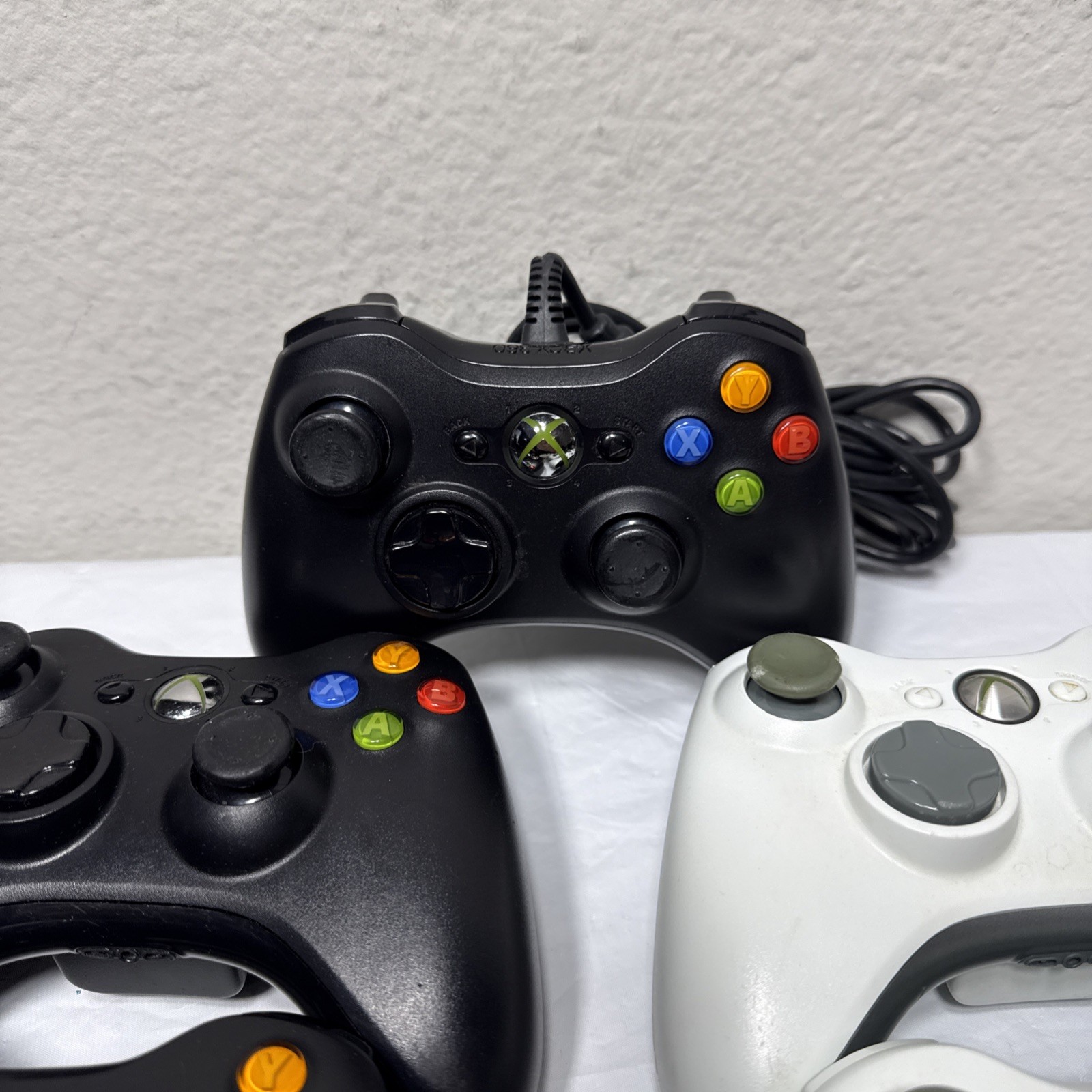Lot of 6 OEM Microsoft Xbox 360 Controllers Five Wireless And One Wired