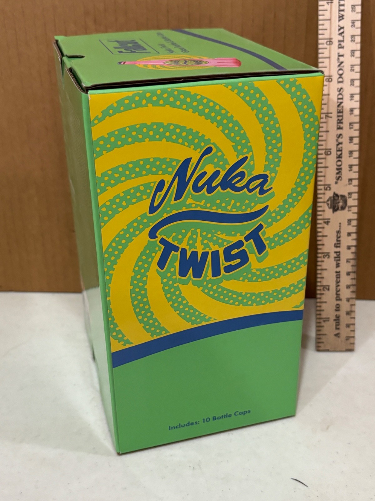 Fallout 3 4 76 !! Authentic Nuka Cola Twist Collectibles Glass Bottle & Caps !!