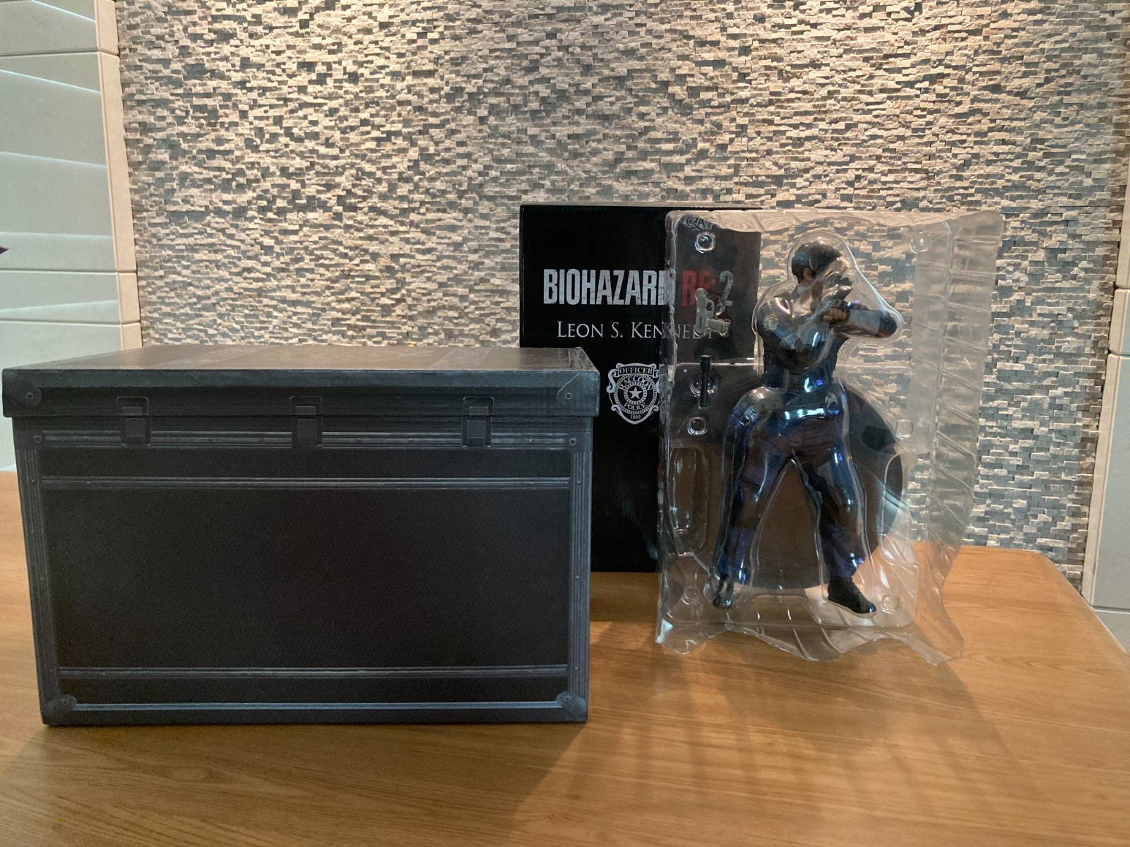 Resident Evil 2 Collector’s Edition PS4 Biohazard Leon S Kennedy Figure Official