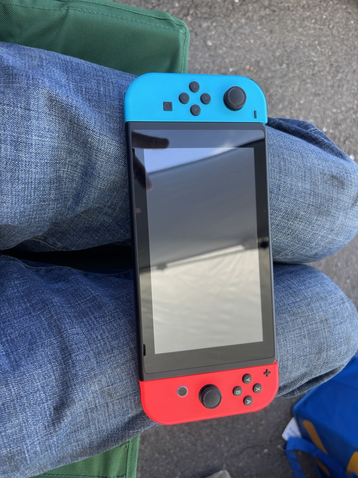 Nintendo Switch Console 32GB 1080p TV Connectivity USB-C Neon Red/Blue Joy-Con