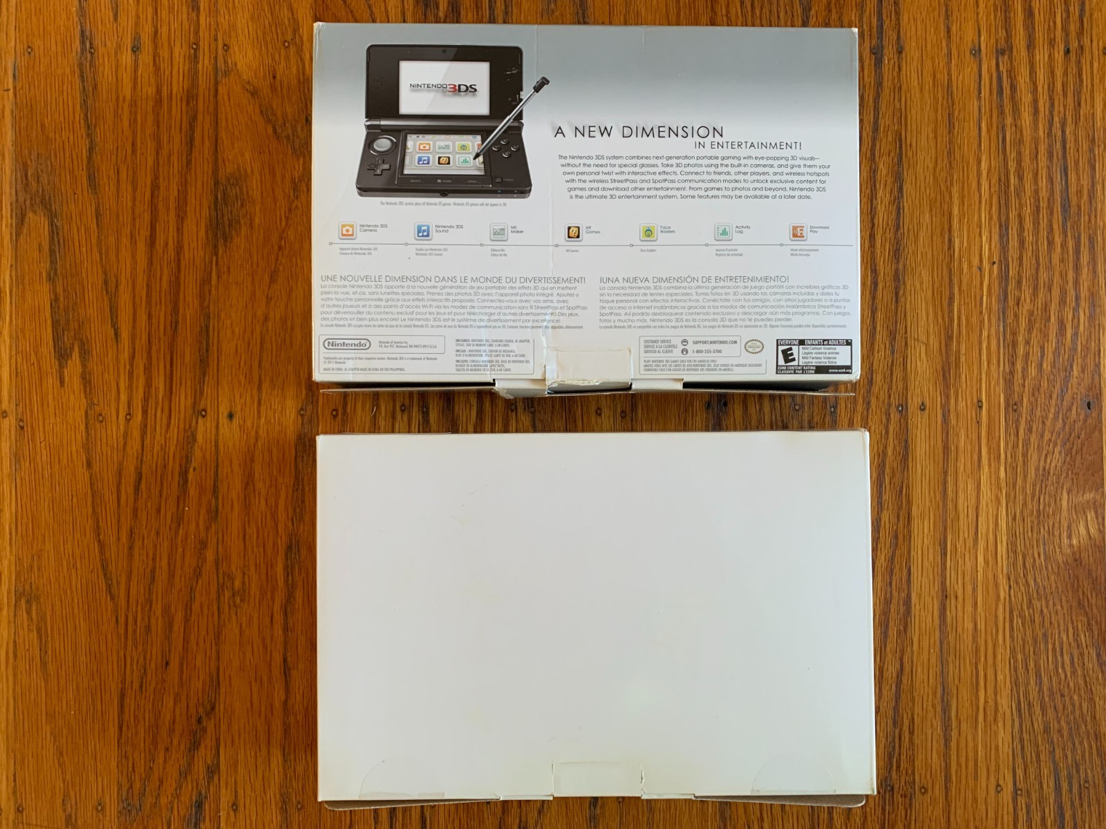 Lot of 2 Nintendo 3DS Cosmo Black and Flame Red console boxes and manuals only