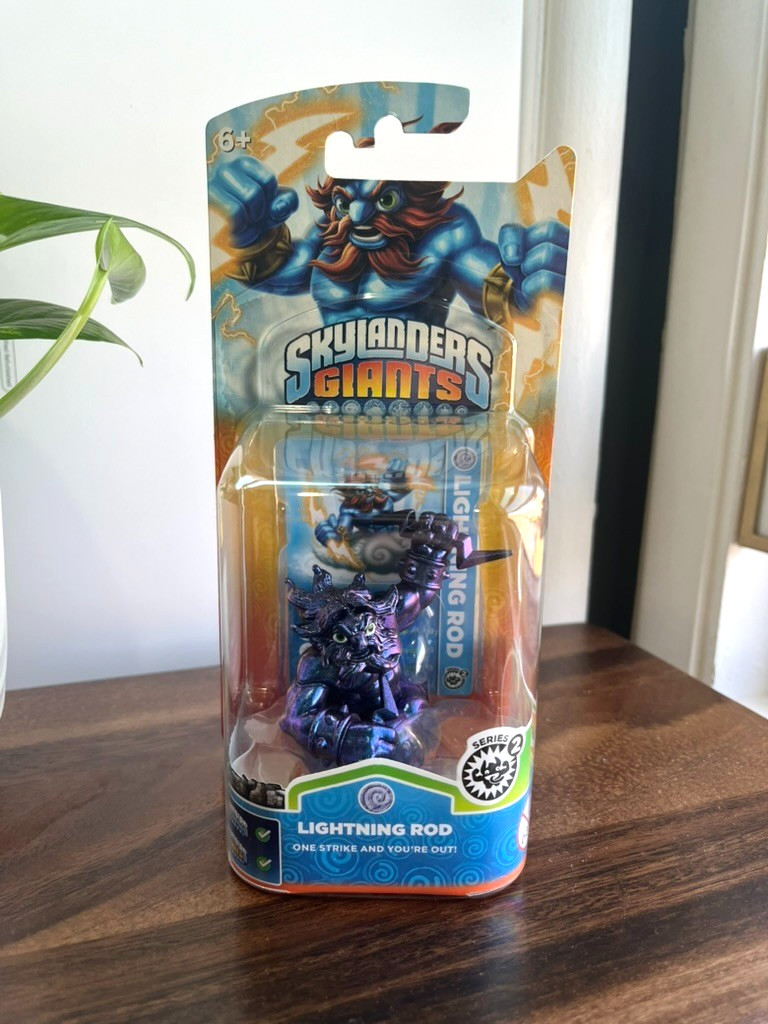Skylanders Giants – Purple Metallic Lightning Rod – Chase Variant – NEW in Box!