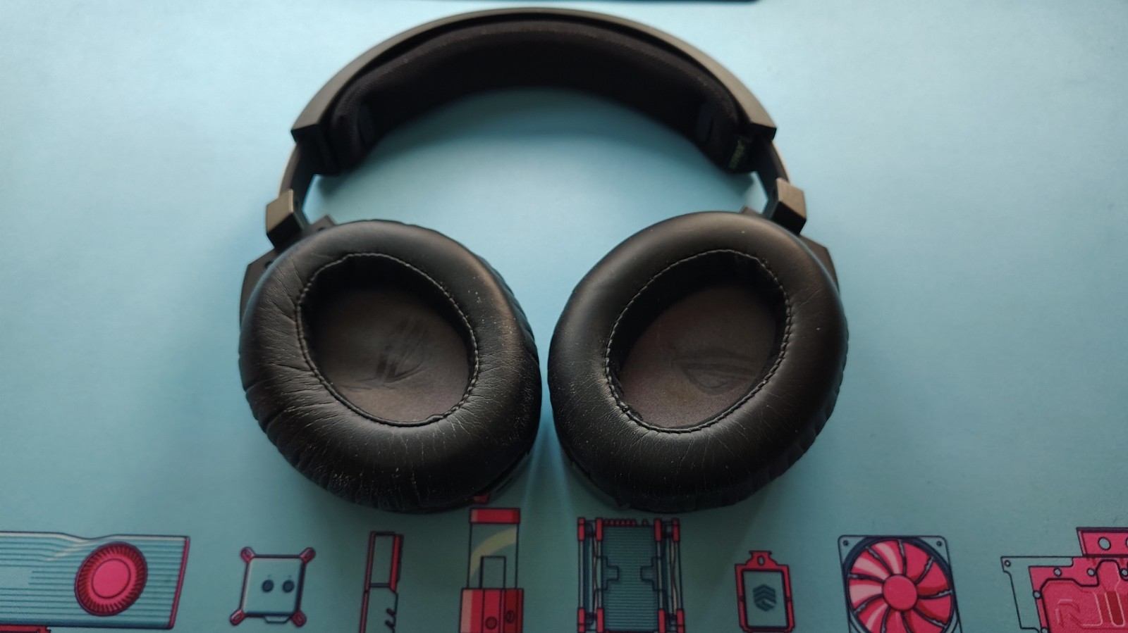 ASUS ROG STRIX F700 Gaming Headset Black Bronze Bluetooth USB Mic Volume Control