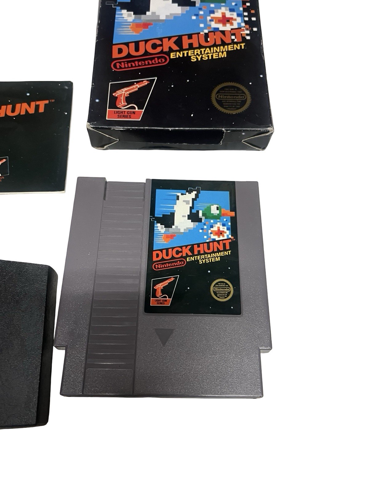 Duck Hunt Nintendo NES, 1985 5-Screw Unpunched Hangtab Complete CIB BLACK BOX