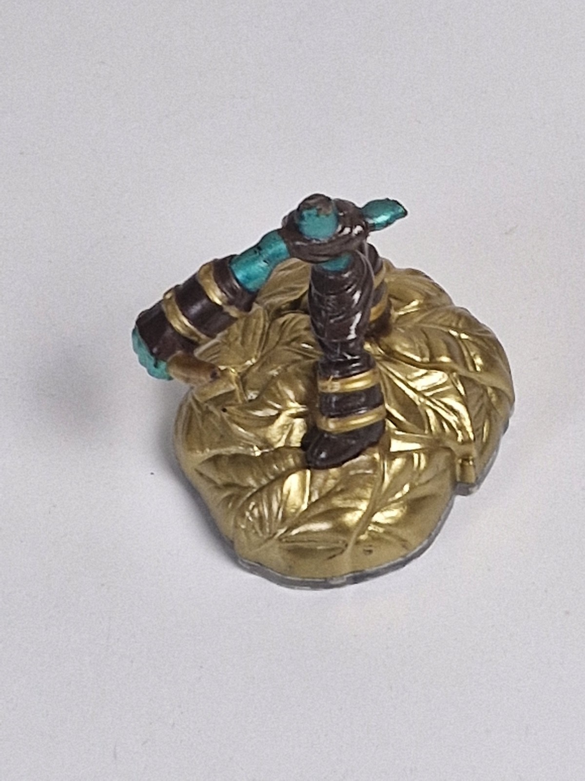 Skylanders Eons Eon’s Elite – Stealth Elf – Gold Base – Broken – Works in Game
