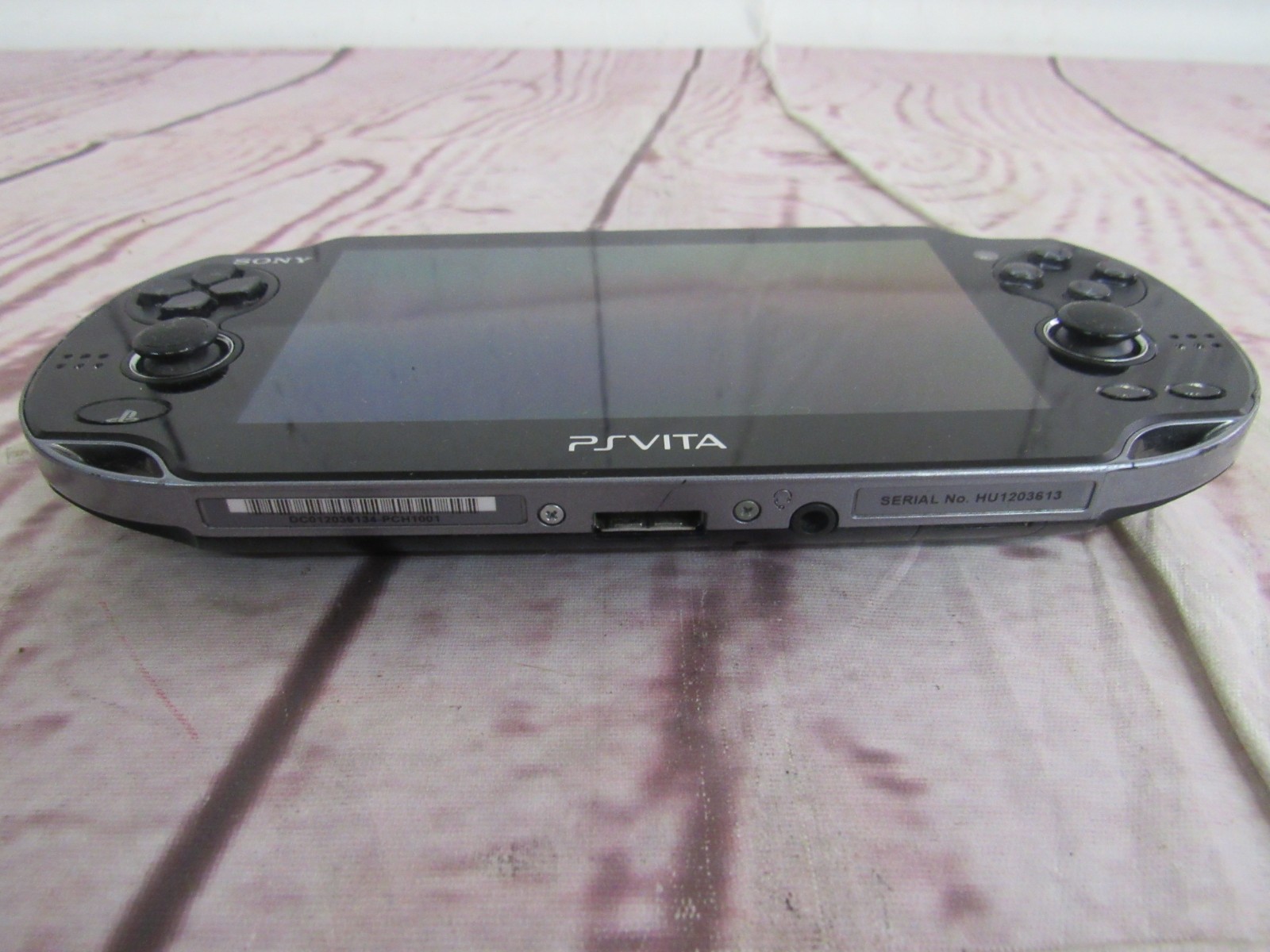 Sony PS Vita PCH-1001 Console w/Charger and Mortal Kombat Cart, *TESTED*