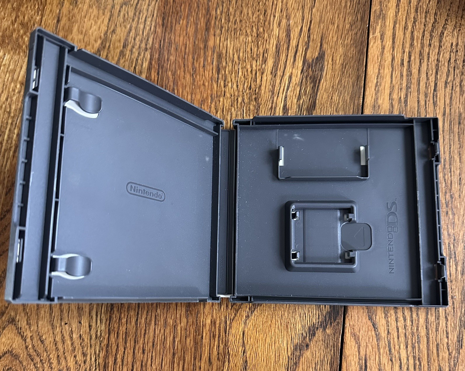NO GAMES Lot of 9 Nintendo DS/3DS Case Lot – some have manuals