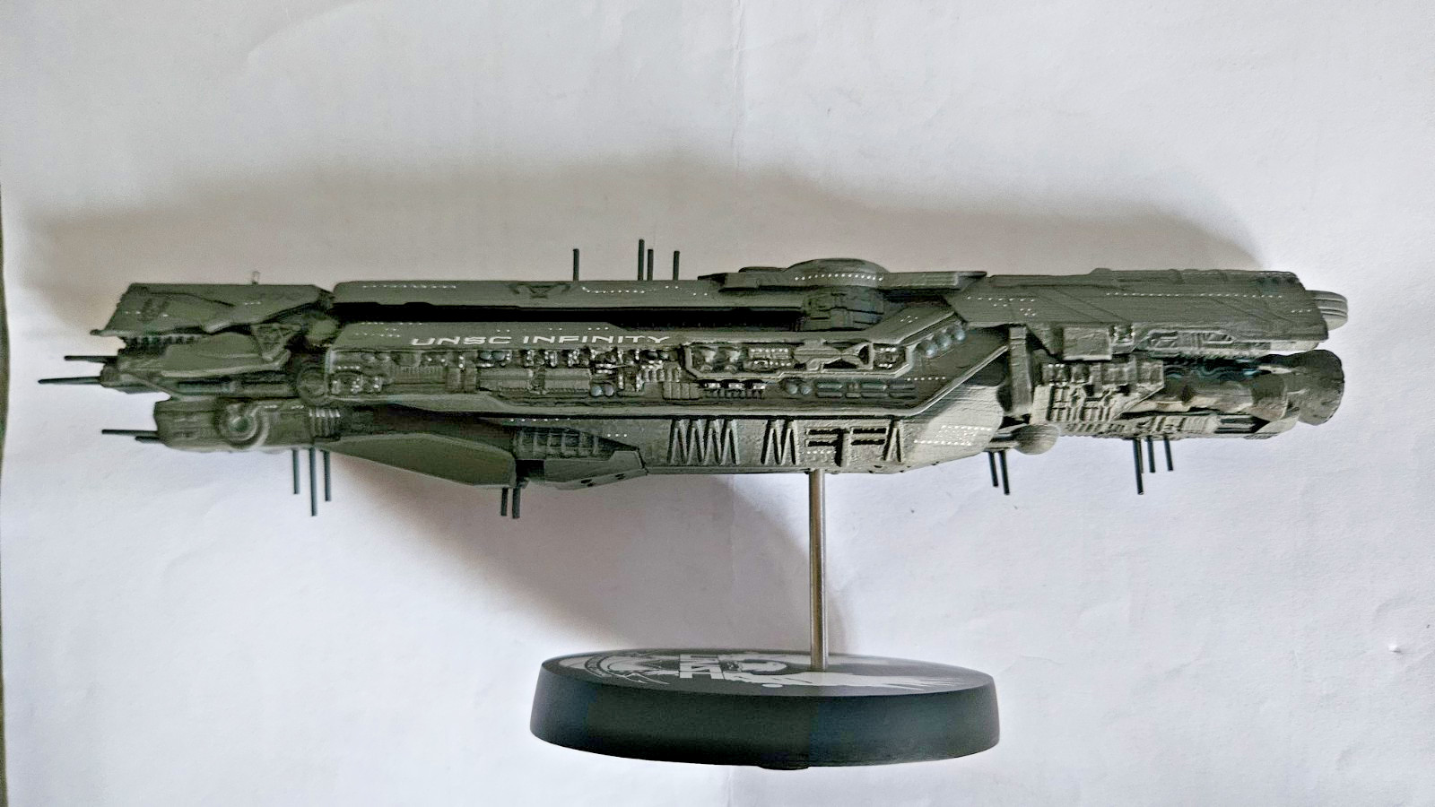Dark Horse Deluxe Microsoft Halo UNSC Infinity 9″ Replica Ship Statue 2016
