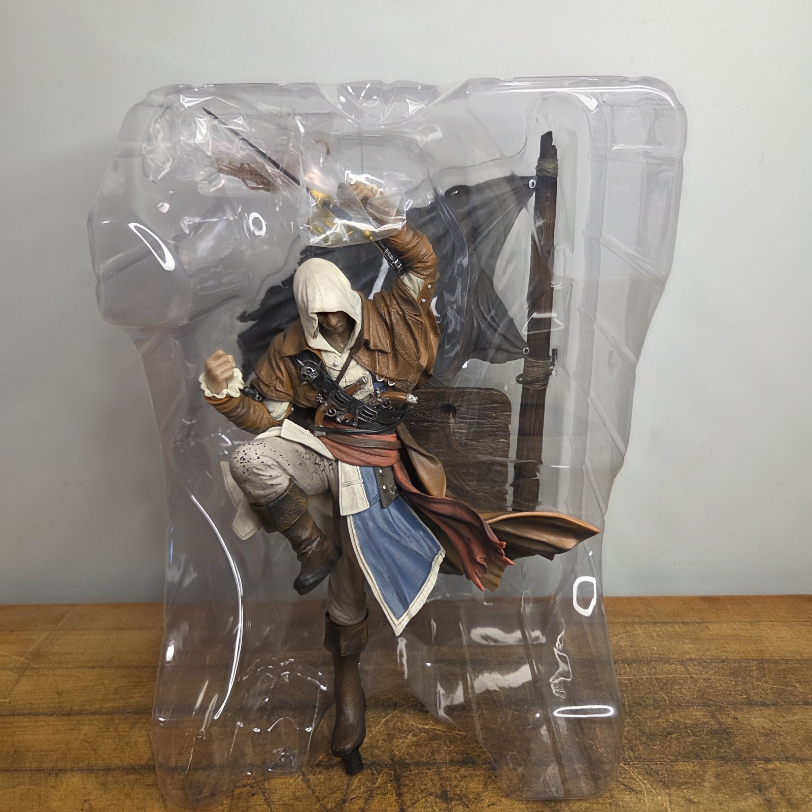Assassin’s Creed IV 4 Black Flag Collector’s Edition Xbox 360 Set “Figure Only”