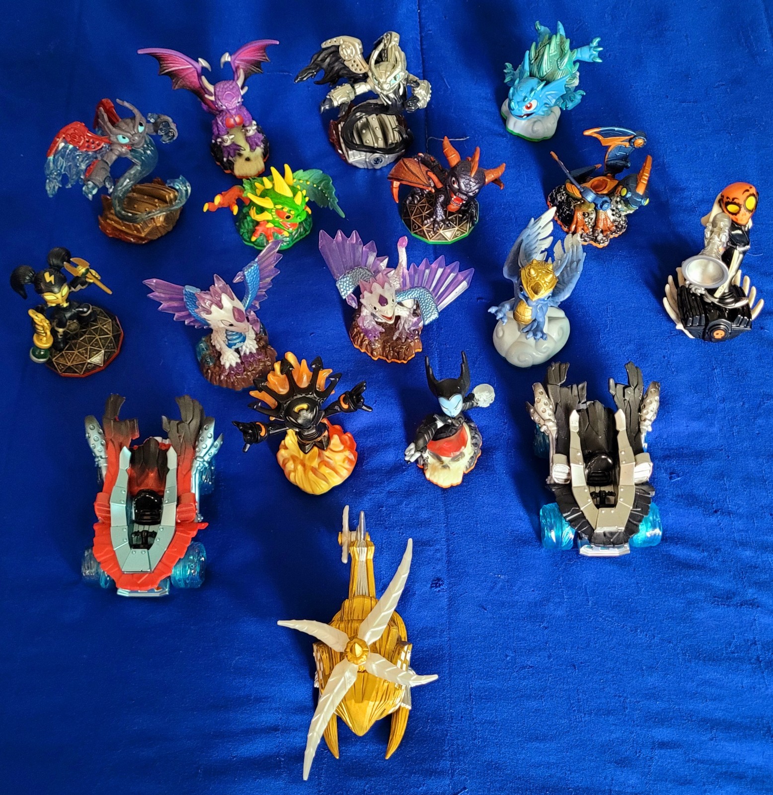 15 Assorted Skylander Figures And 3 Vehicles