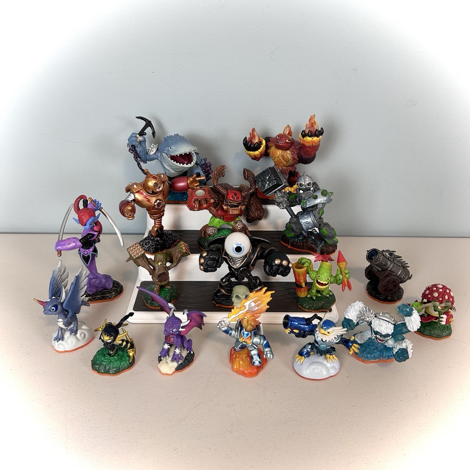 Skylanders Giants Mixed Lot Of 17 Figures 2012
