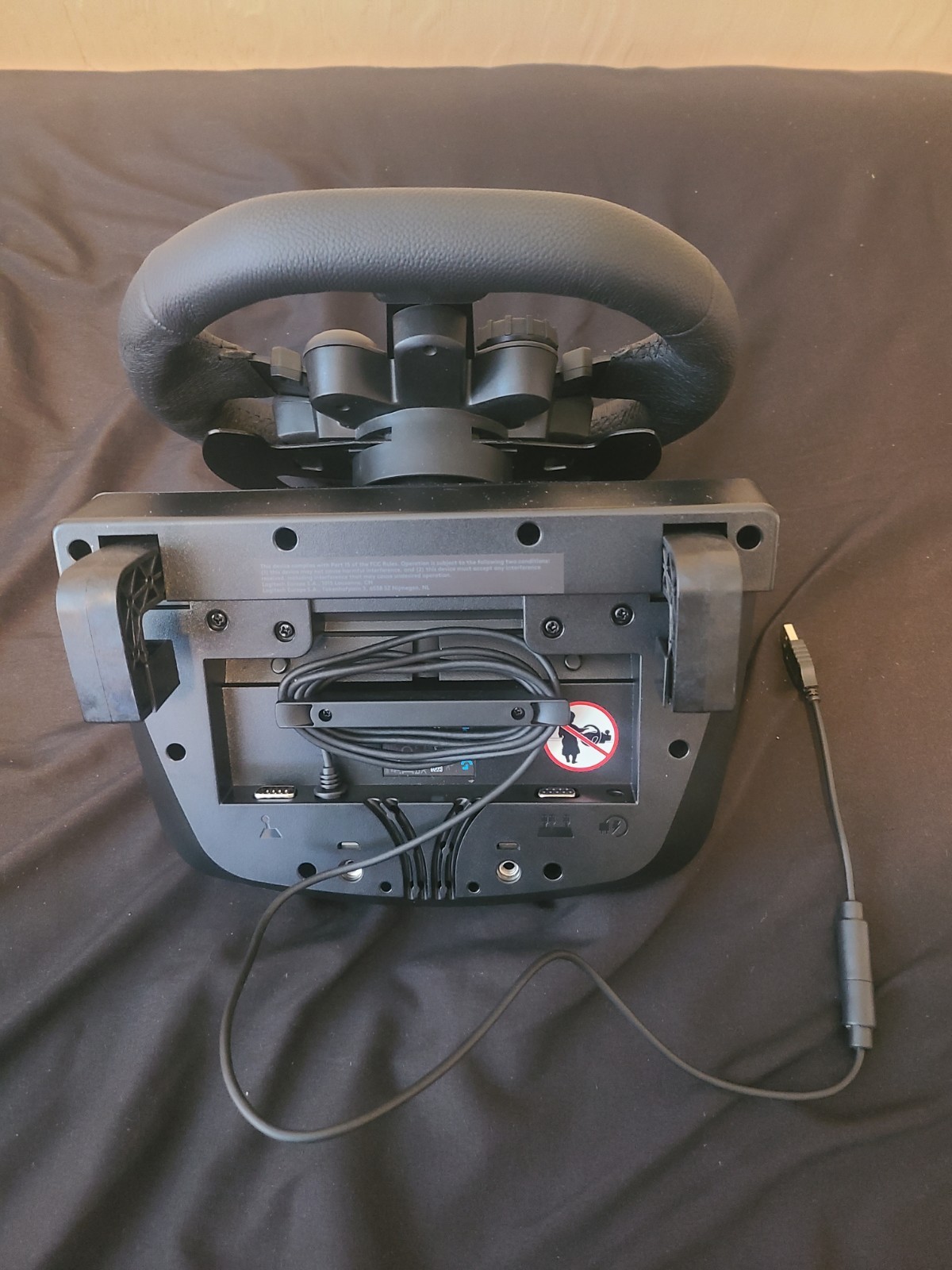 Logitech G923 Racing Wheel with Pedals for Xbox Series X/S, Xbox One & PC
