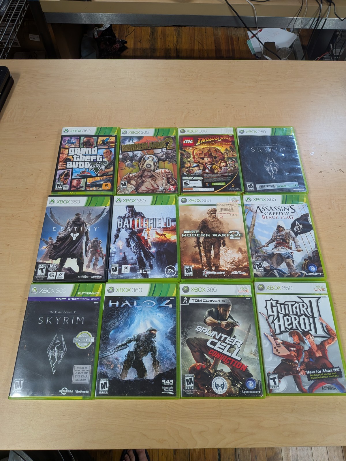 Xbox 360 Game Lot 12 Games GTA V Halo 4 Skyrim MW2 Borderlands CIB Mixed