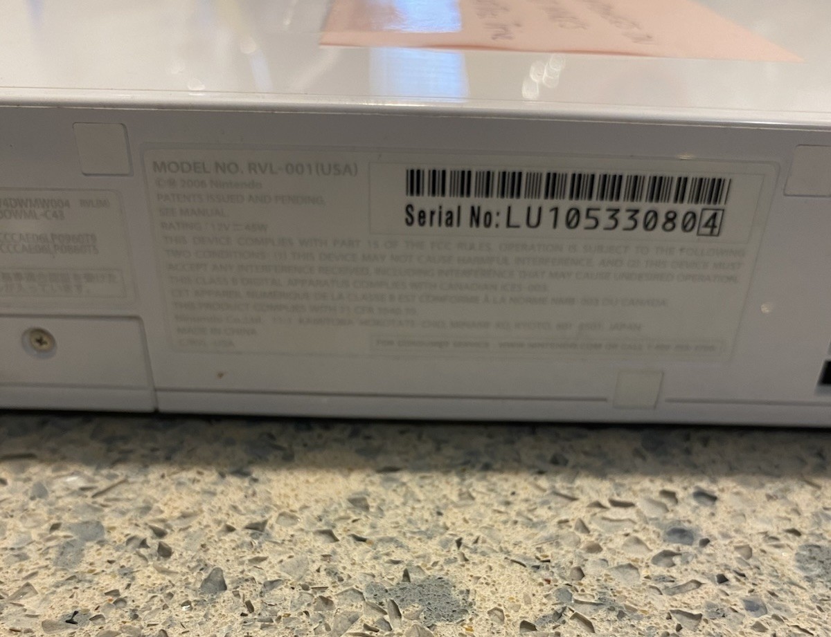 Nintendo Wii Original (BACKWARDS COMPATIBLE WITH GAMECUBE) – READ DESCRIPTION
