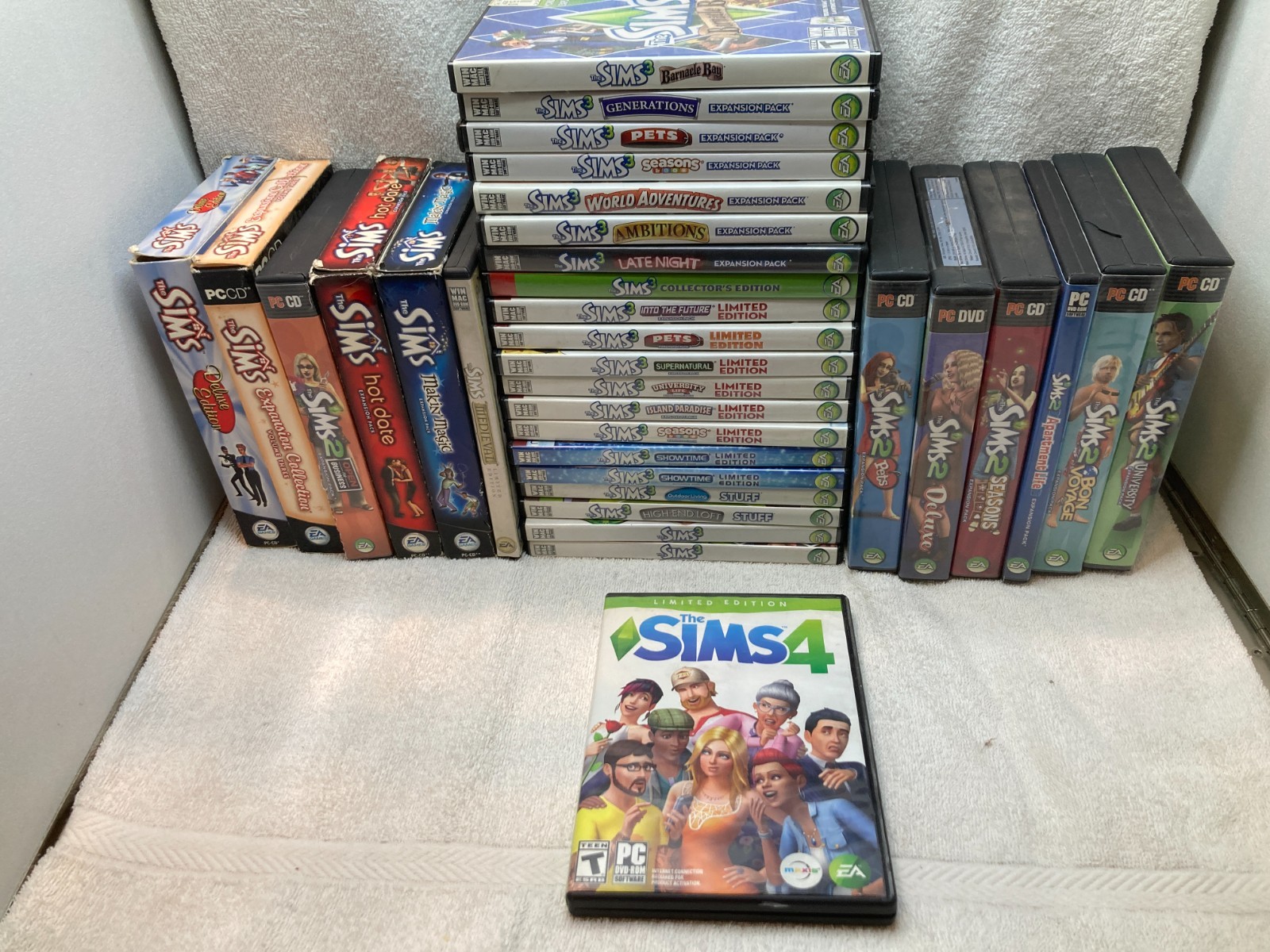 PC DVD GAMES: PICK ONE, The Sims, Warhammer, Call of Duty – GUC or Better