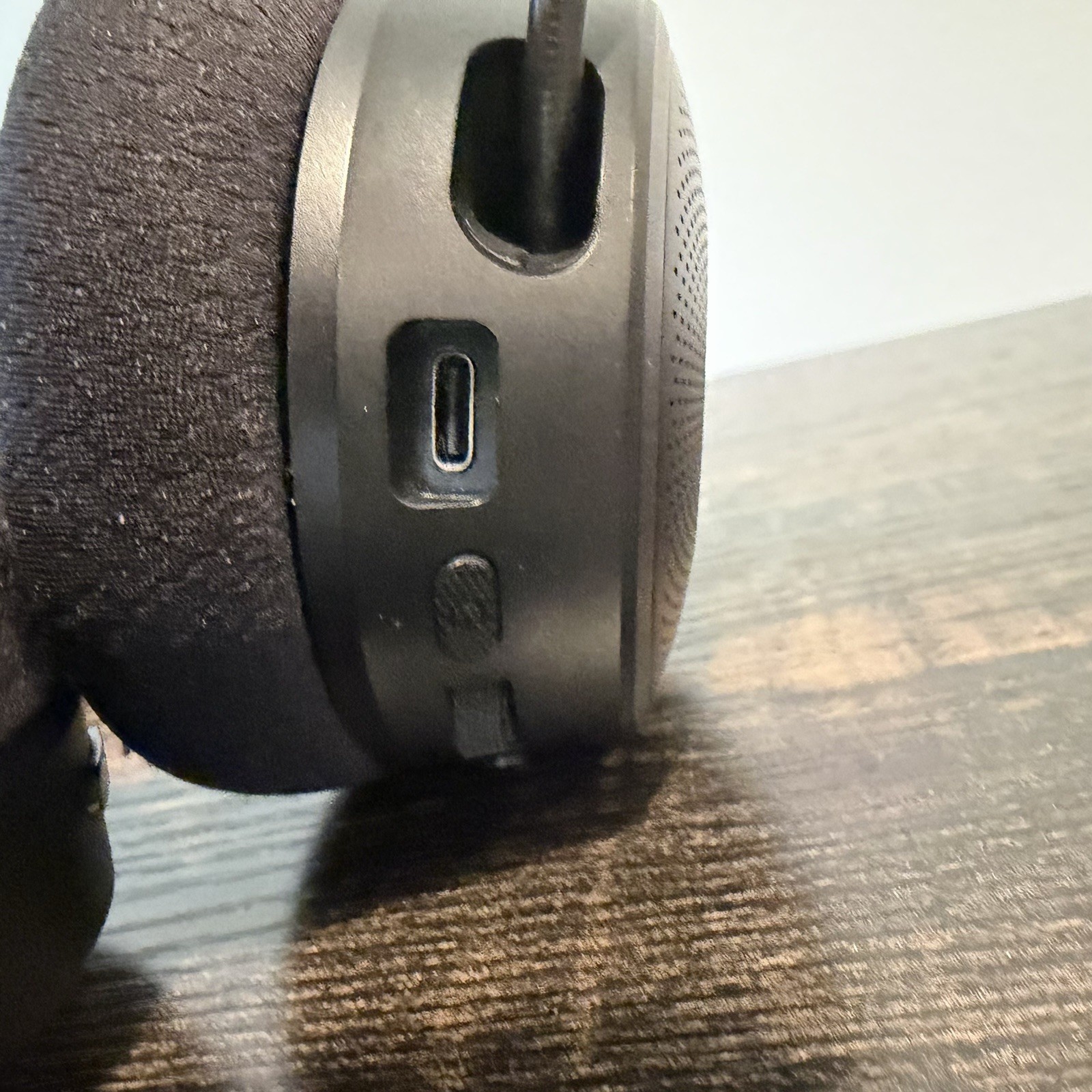 Razer Kraken V4 Wireless Gaming Headset: 2.4GHz, Bluetooth, USB
