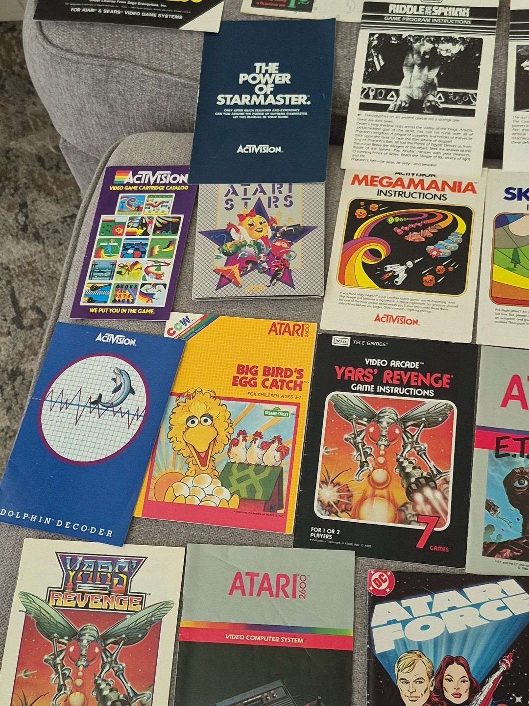 Huge Lot Of Atari 2600 Manuals & Catalogs Vintage Assorted. Good Condition.