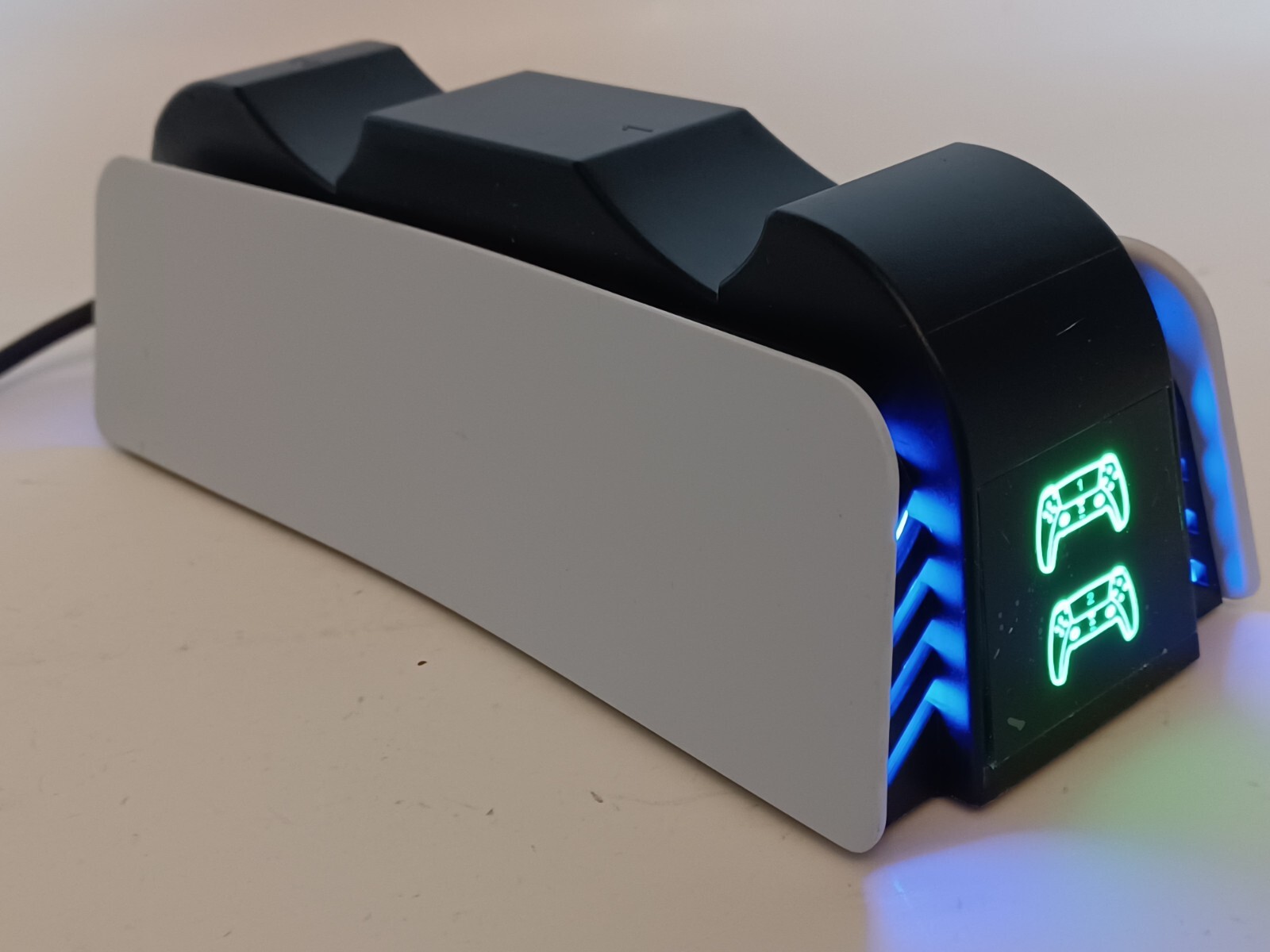 Dual Charging Standing For P5 Controller YH-54 Out 5V 2.A In 5V-800mA