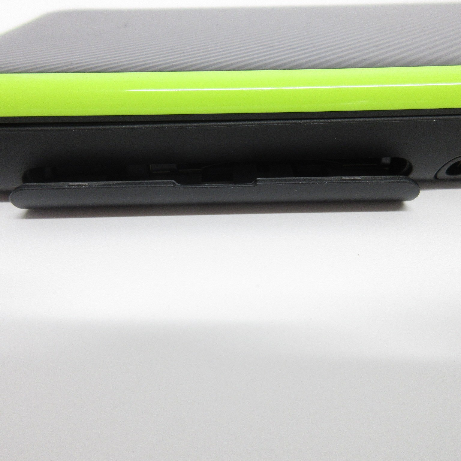 【Very Good】Nintendo New 2DS LL XL Black x Lime Console ONLY Japan Ver. #DEN/08/0