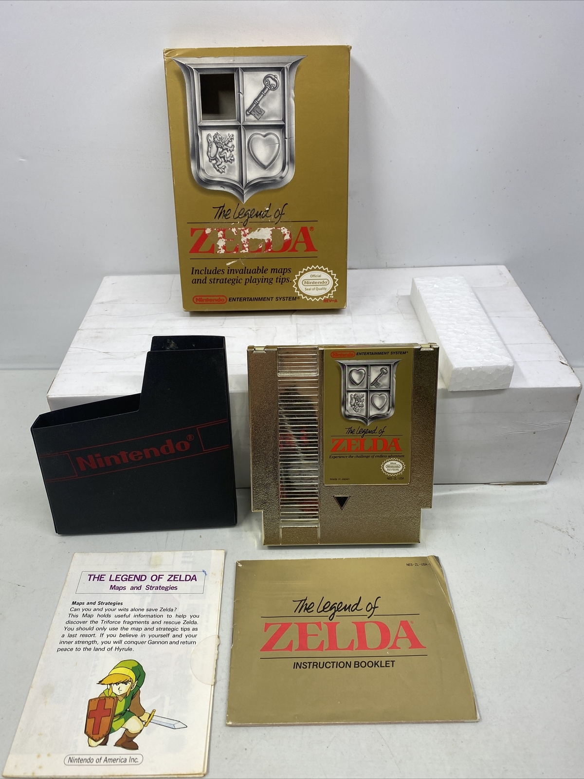 Legend of Zelda NES Nintendo Complete CIB Authentic w/ Map Oval Seal