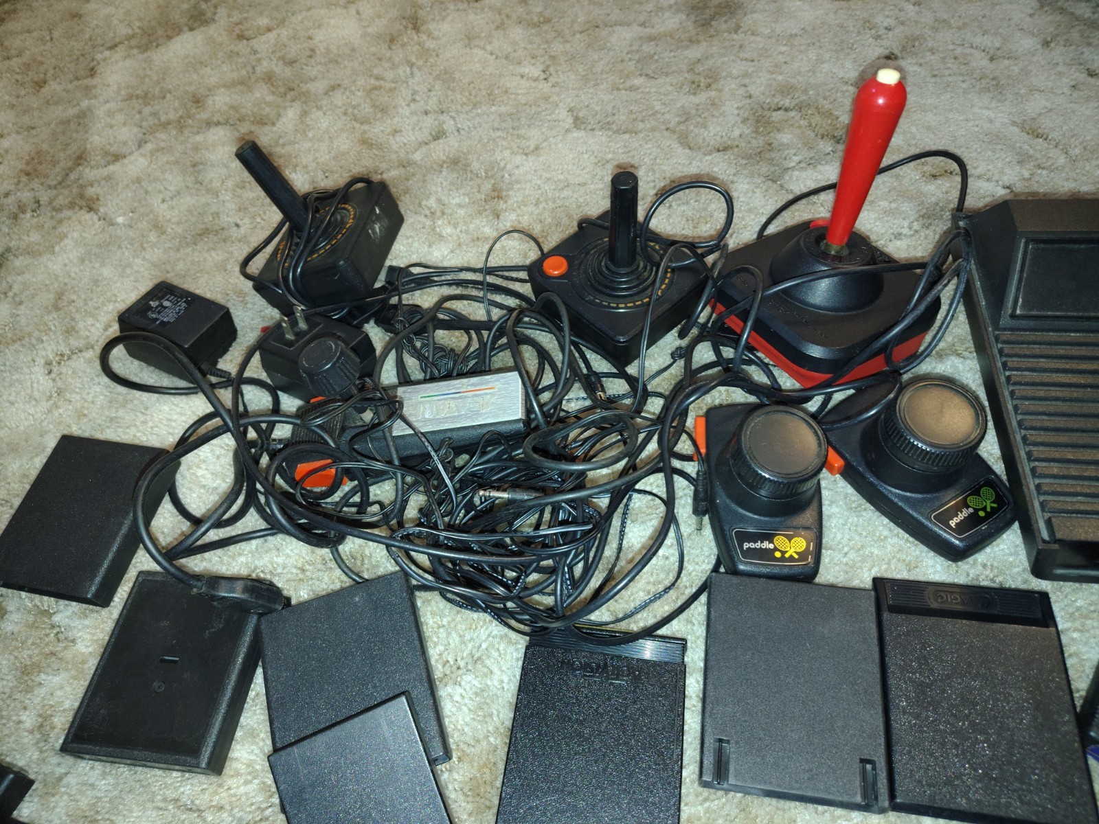 USED UNTESTED Huge Assorted Atari 50+ Video Game Console & Game Lot 80s Joystick