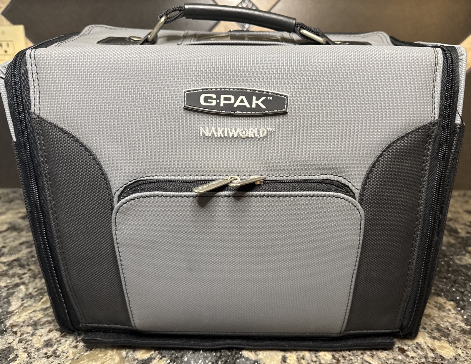 G-Pak Padded Travel Bag Nintendo Wii Naki World Gray & Black Case Carry Case