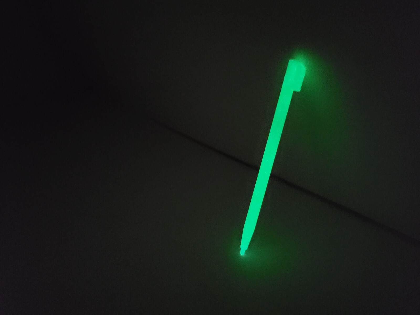 NEW Rare Nintendo DS Lite ” GLOW IN THE DARK ” Stylus Fits Flush in console