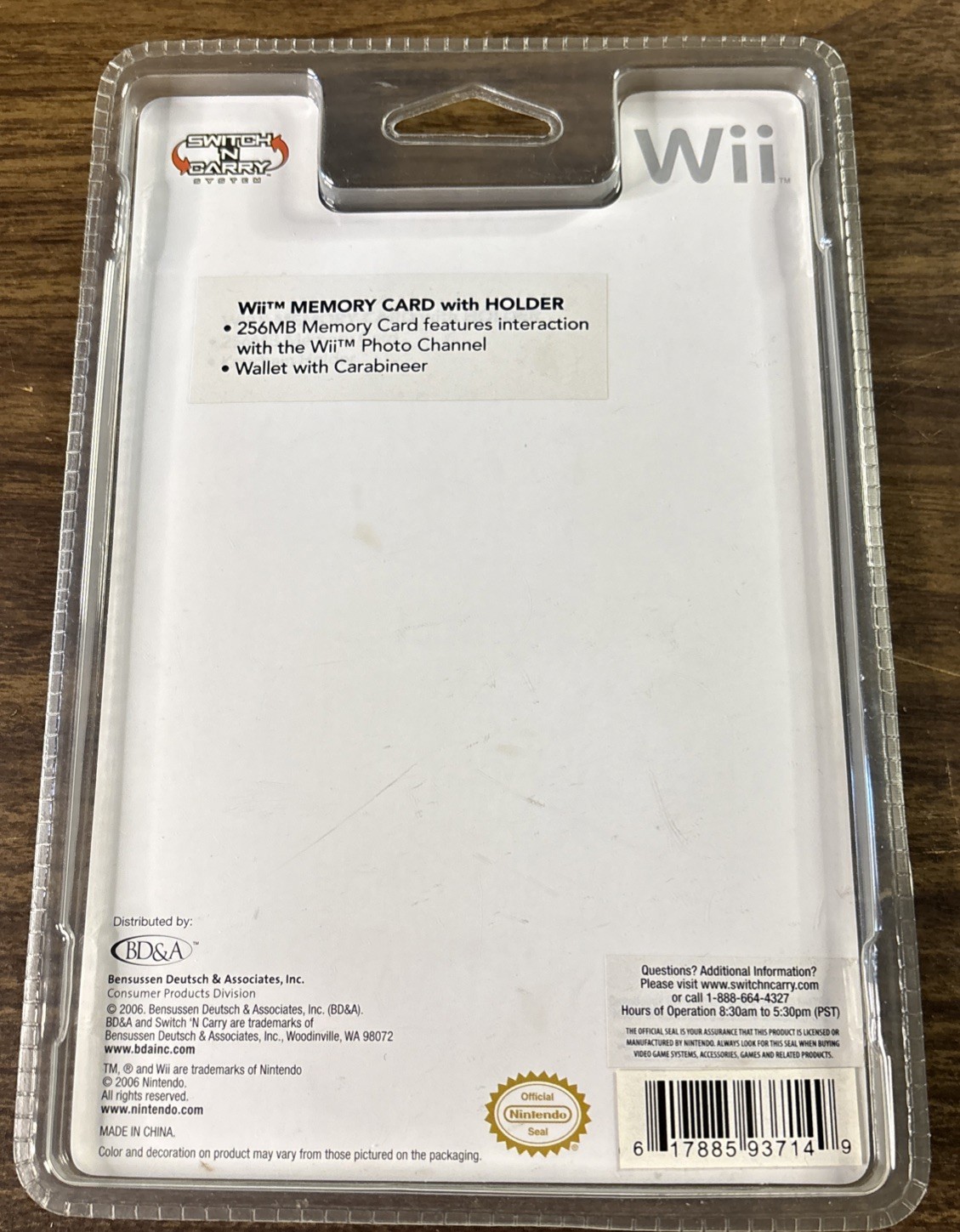 Official Nintendo Wii NEW OEM 2006 256 MB Memory card Wallet W Carabiner Sealed