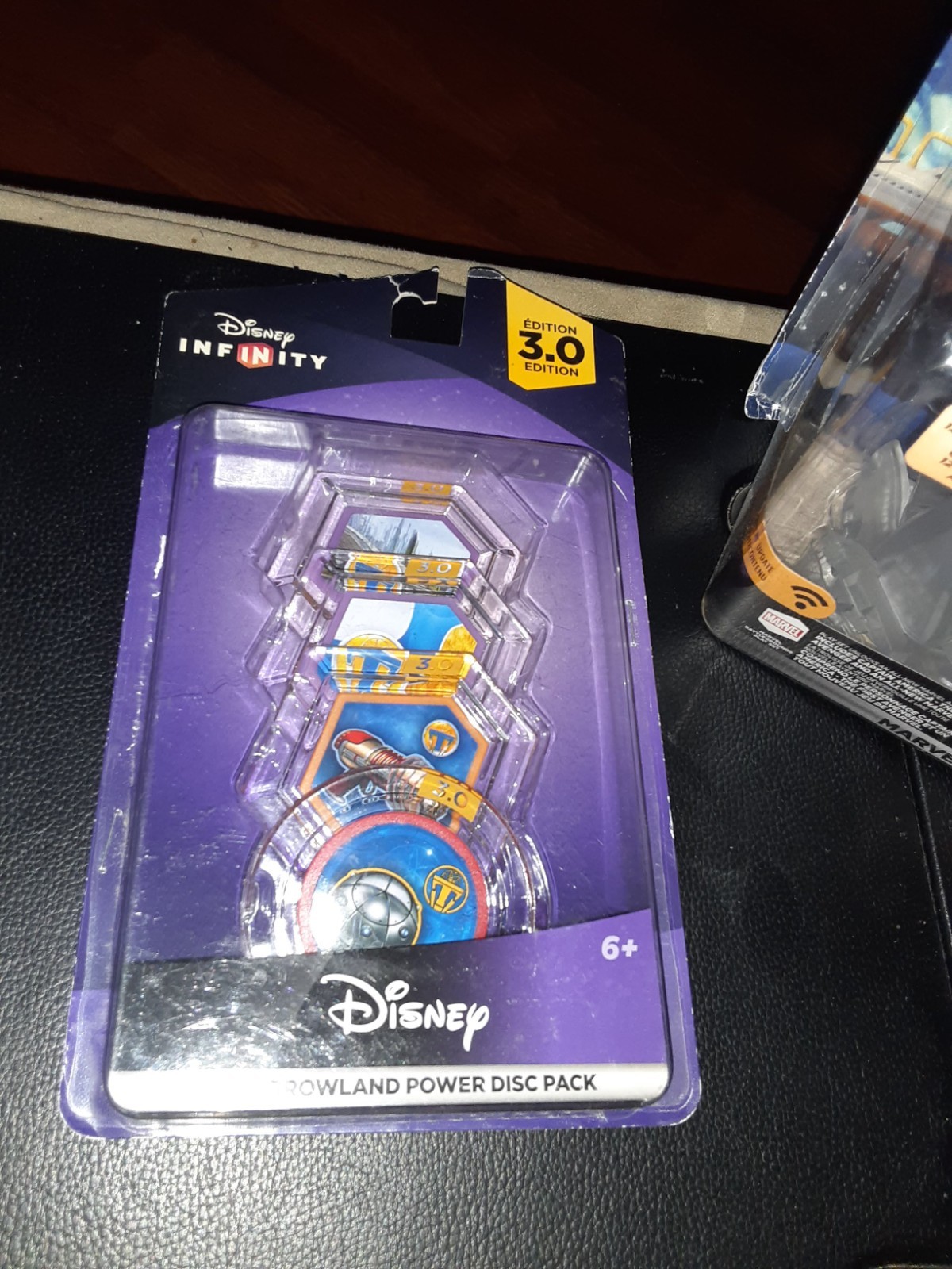 Disney Infinity 3.0 Marvel Battle Ground Civil War Captain America +Power Discs