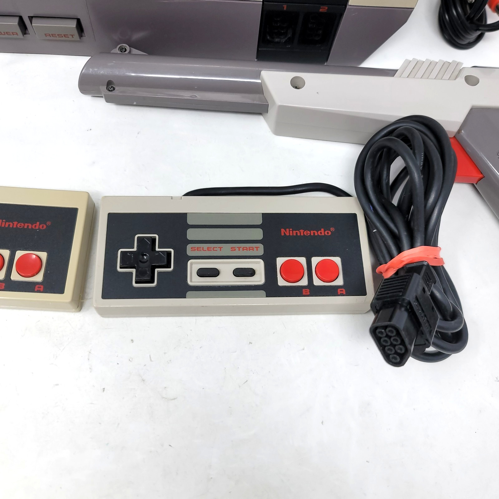 Nintendo NES Console 2 OEM Controllers, Zapper, Mario/Duck Hunt NEW 72 PIN