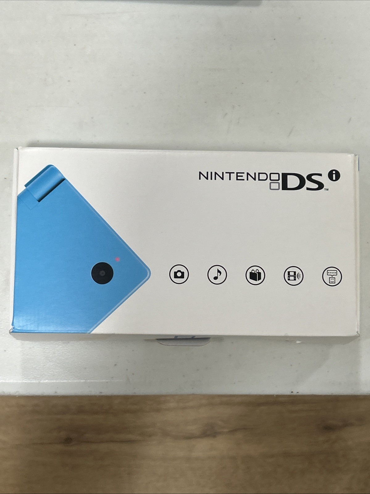 Nintendo DSi Light Blue Handheld Console Complete. Good Condition With Manuals