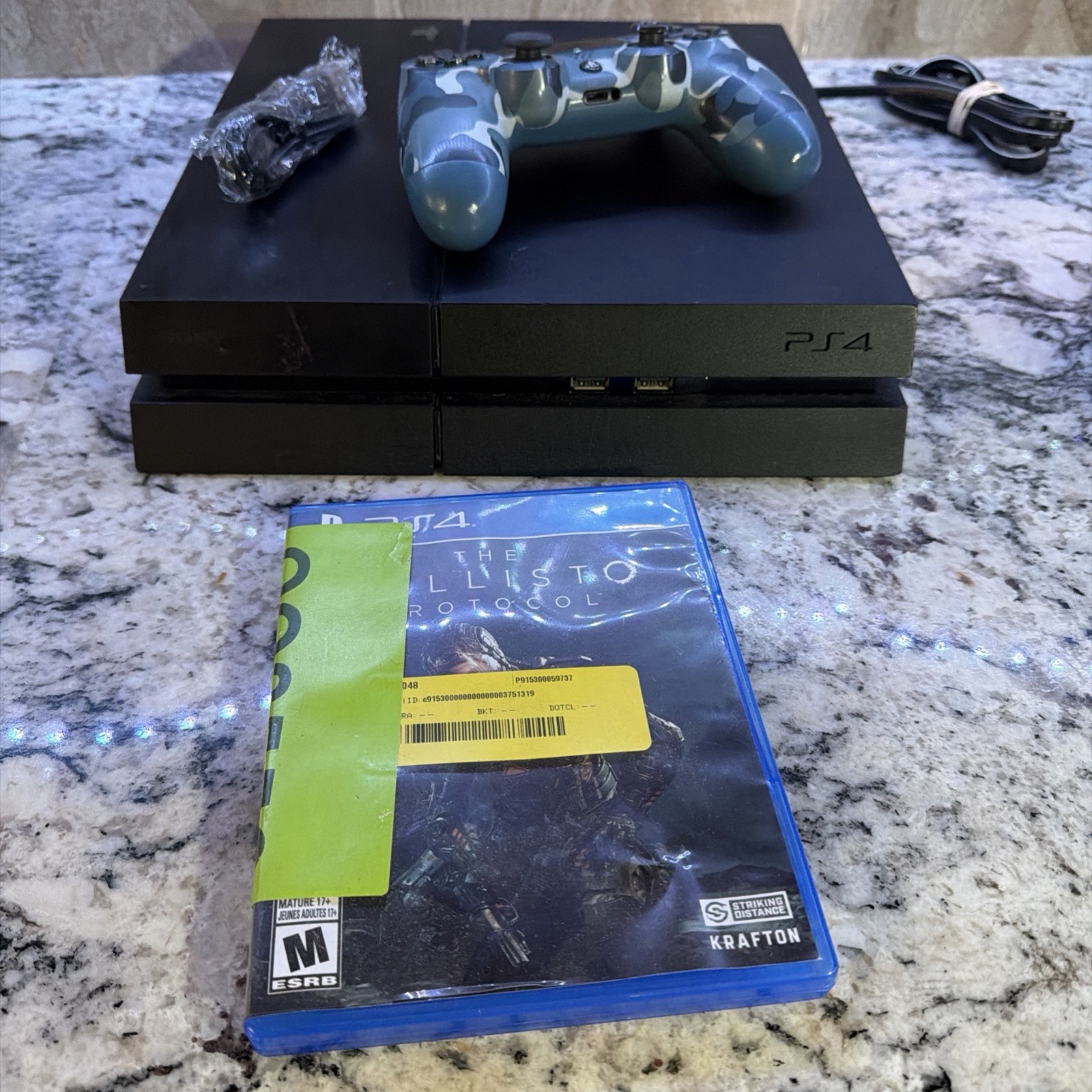 Sony PlayStation 4 PS4 500gb Console BUNDLE W/ 2 Controllers + Game Read