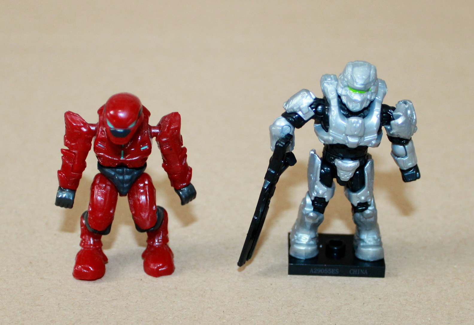 Halo Mini Exclusive Figure Mega Bloks Gamescom 2015 + 1 red mega blok figure ?