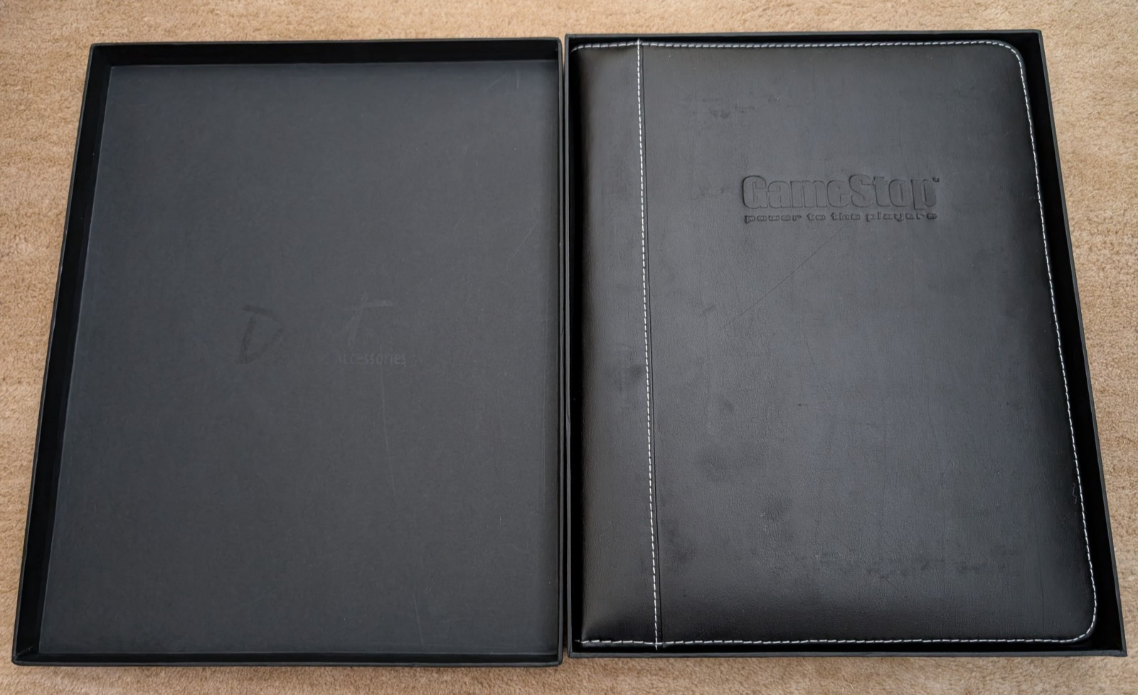 New Rare Promo Gift Boxed GameStop Leather Notebook Portfolio Folder with Pen