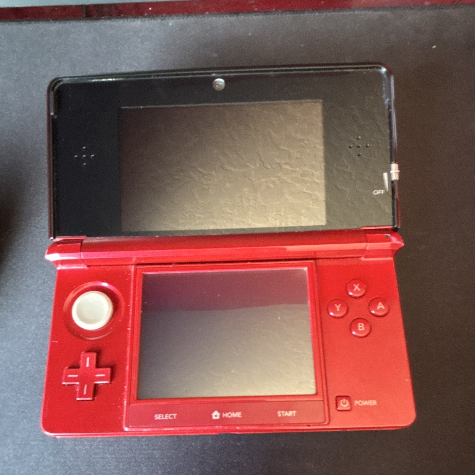 Nintendo 3DS CTR-001 Red/Black Touchscreen Handheld Console NTSC-U/C 2GB Charger