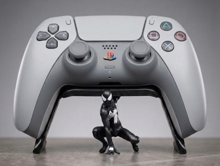 Venom Suit Spider-Man Figure Controller Stand HandPainted PS5 DualSense Holder