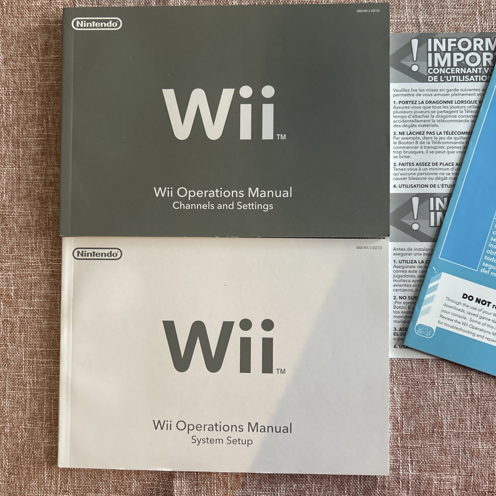 Nintendo Wii Operations Manual Set – Silver and White