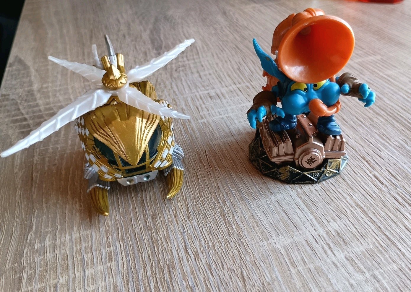 Skylanders: Superchargers: Nitro Stealth Stinger & Big Bubble Pop Fizz -Lot of 2