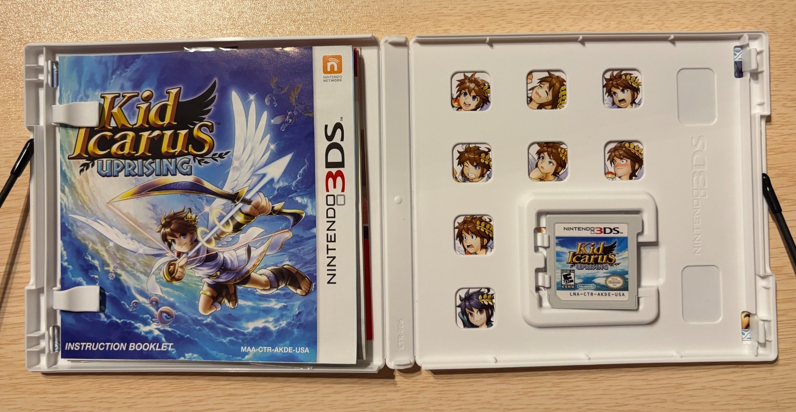 Kid Icarus: Uprising (Nintendo 3DS, 2012) tested Box, Cards, Stand, Game