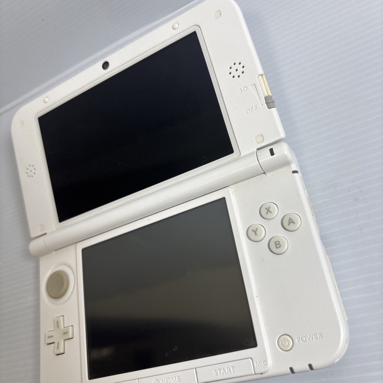 Nintendo 3DS XL LL White Handheld With Charger And Stylus Very Good