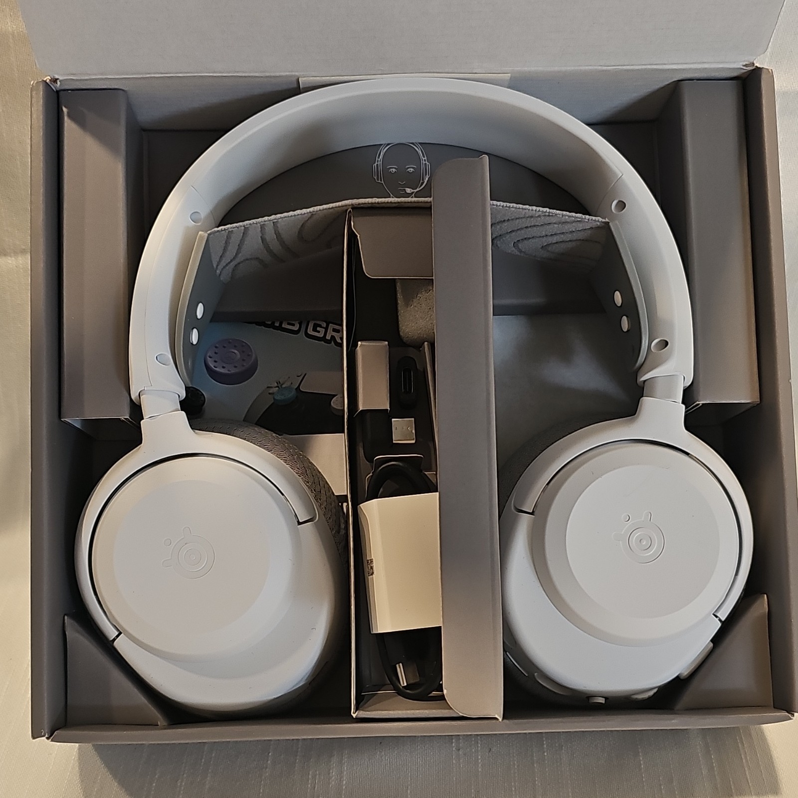 SteelSeries Arctis Nova 3X Wireless Gaming Headset Xbox Bluetooth White 61690