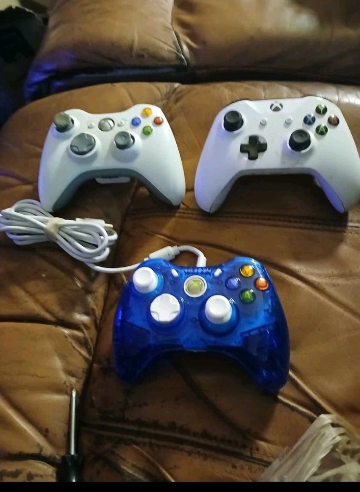 Bulk OEM and aftermarket console controllers Xbox PS lot of 19
