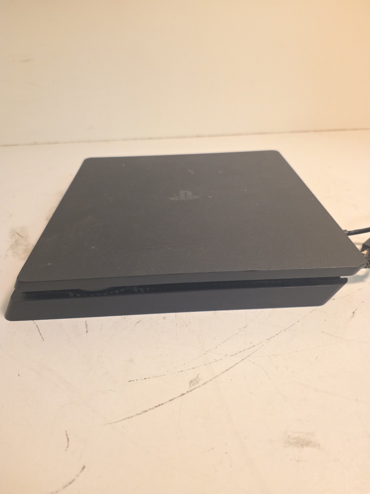 Sony PlayStation 4 PS4 Slim Console CUH-2215B 1TB + Controller & Cables – Works
