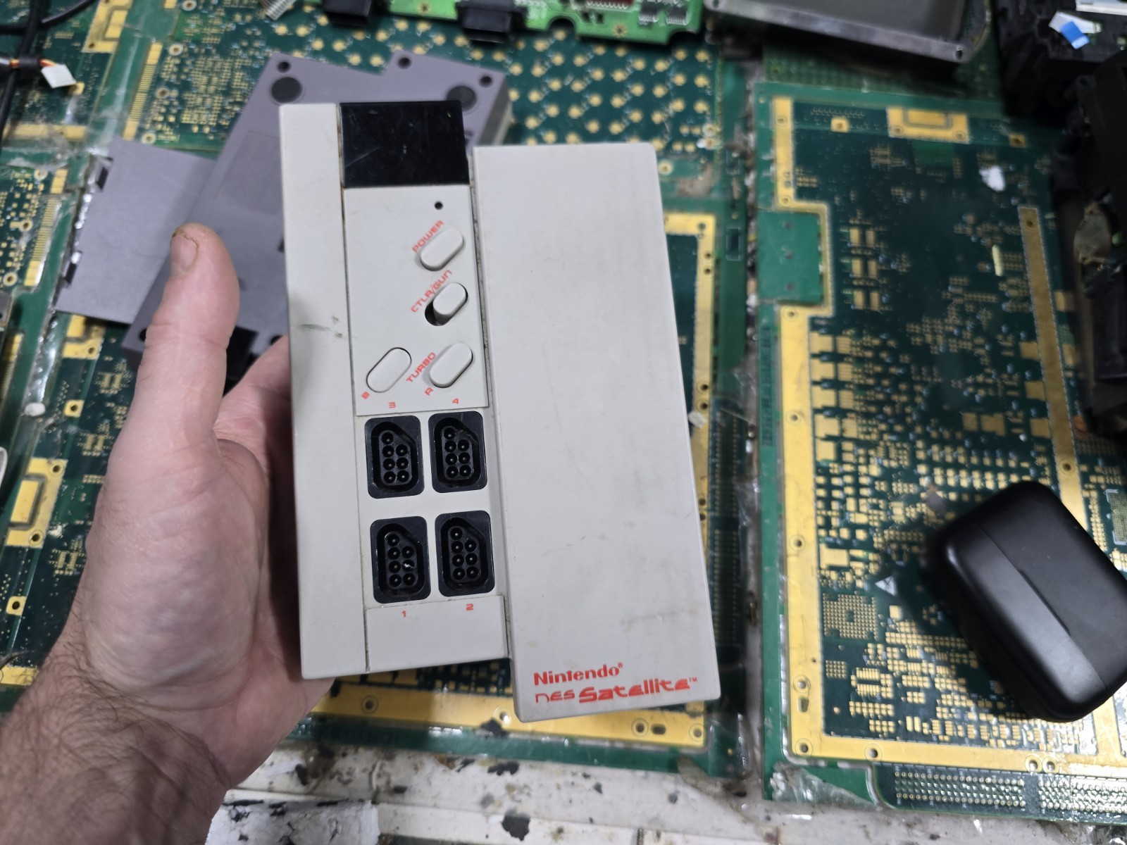 Nintendo NES EXACT 2-Satellite 4Player Turbo Controller w/Receiver-UNTESTED-RUST
