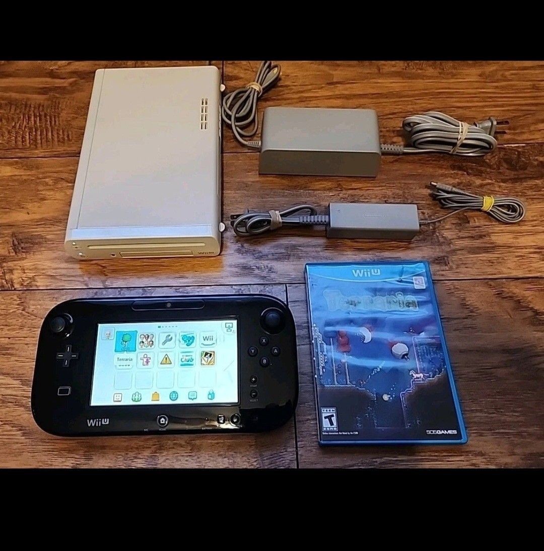 USA Nintendo Wii U 8GB Console And Pad Set System WHITE WUP-001 02 Used Working
