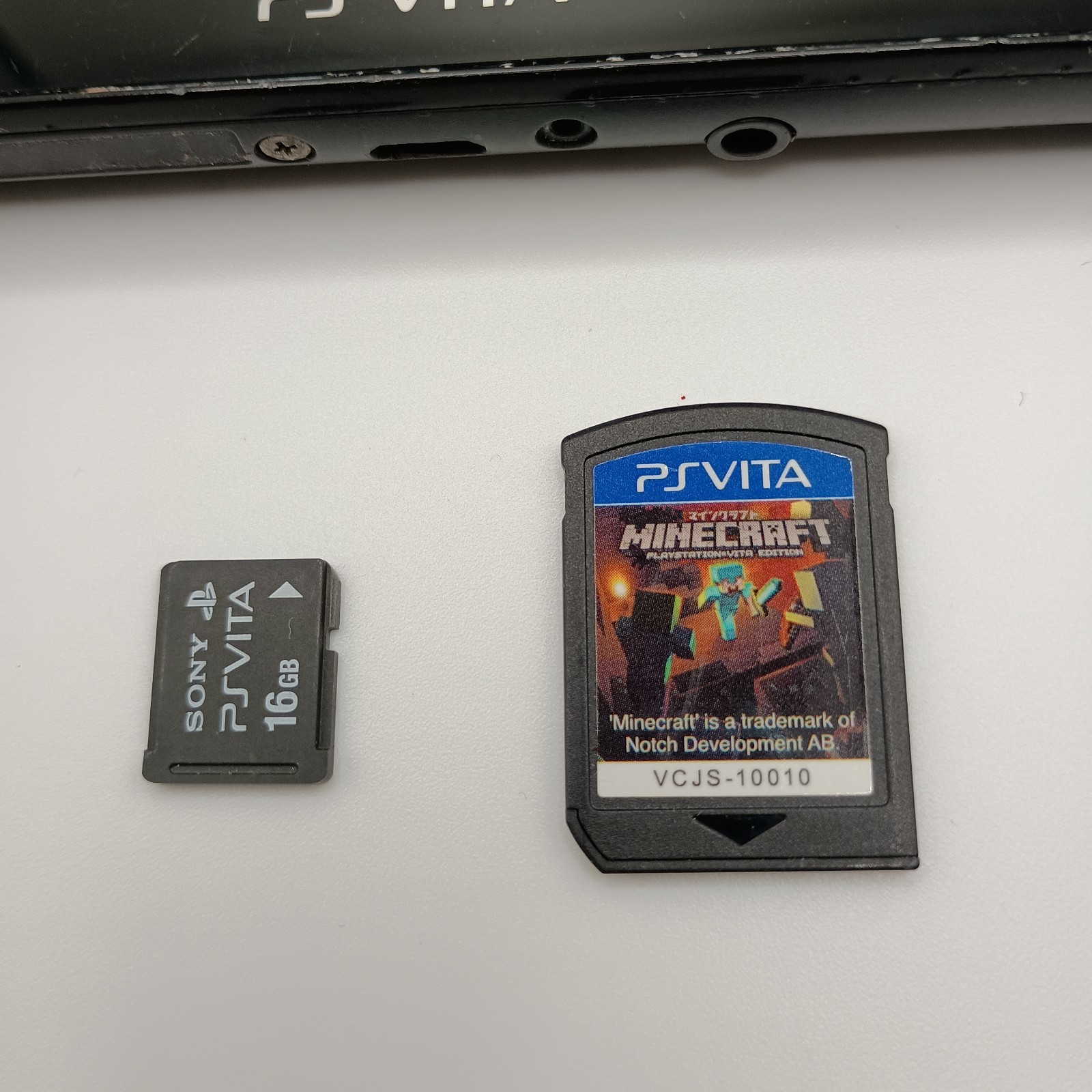 Sony PS Vita Black PCH-2000 Tested Working + Original 16GB Memory Card Minecraft